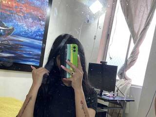 Еротски видео цхат HilaryRios