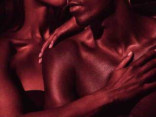 Еротски видео цхат Holly-and-BBC