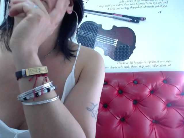 Емитовање снимка екрана HornyMilff