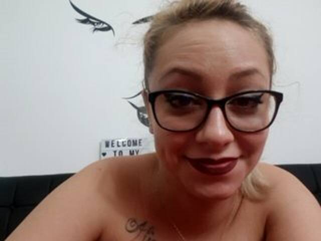 Емитовање снимка екрана HotAnnie1997