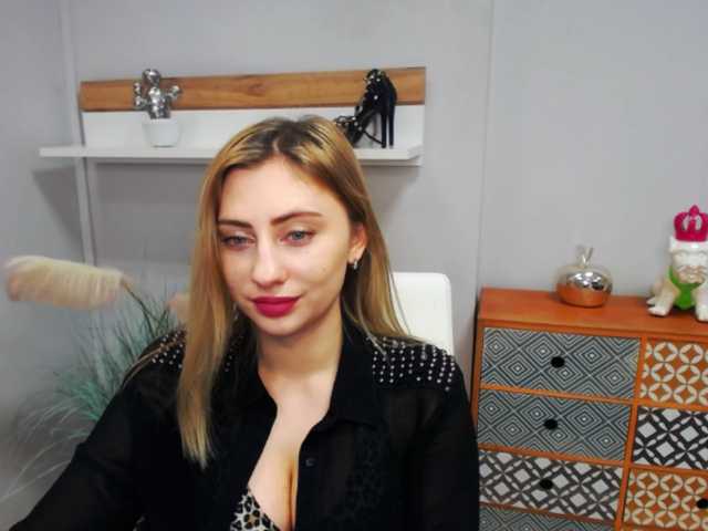 Емитовање снимка екрана hottieLAURA