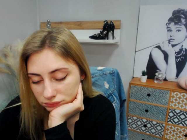 Емитовање снимка екрана hottieLAURA