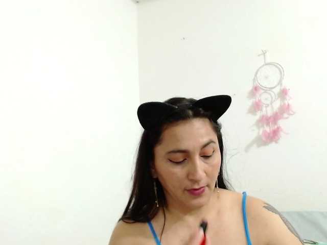 Емитовање снимка екрана HotxKarina