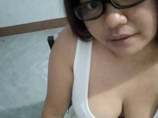 Еротски видео цхат hotYASSI4U