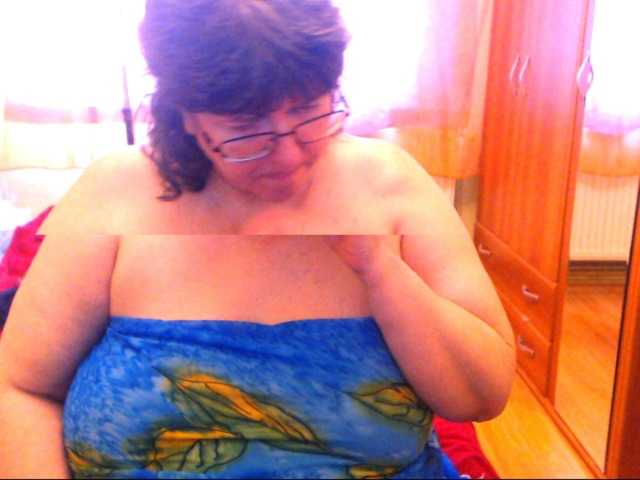 Емитовање снимка екрана HugeTitsXXX