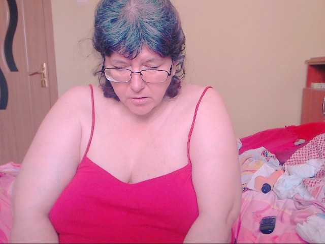 Емитовање снимка екрана HugeTitsXXX