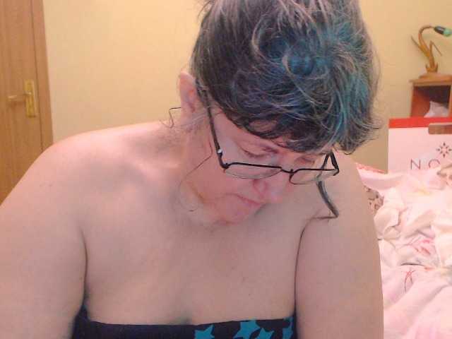 Емитовање снимка екрана HugeTitsXXX