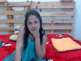 Фотографије jenifer-00 guys I'm new, come and support me ! naked goal and you show ass!