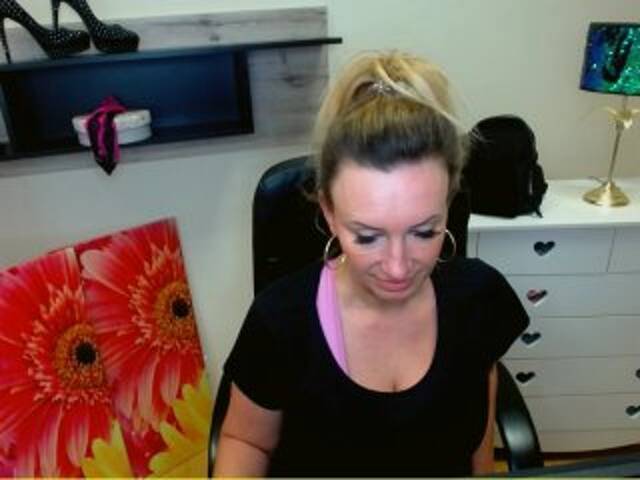 Емитовање снимка екрана JennyTheOnex