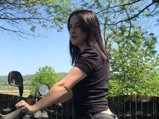 Еротски видео цхат JessieBerlin