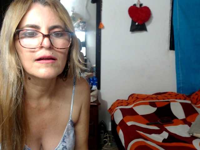 Фотографије JuanitaWouti Hello, how are you today, I'm very hot and I want to please you if you want to see me naked 40 tokes my tits 25 tokes my open pussy 50 tokes and finger masturbation or toy 70 tokes you want to see my ass and fuck it 70 tokes see camera 10 tokes show