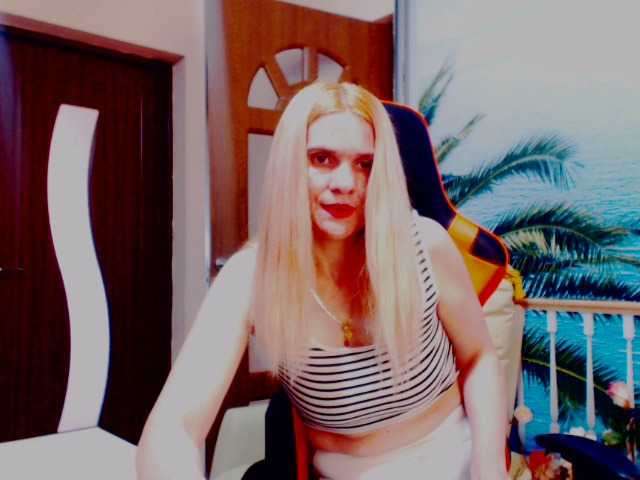 Фотографије juliahot32 hey guys, welcome here lets get fun ^