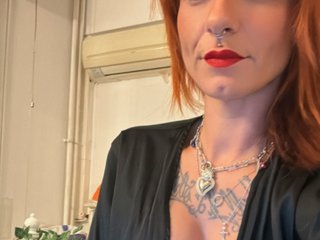 Еротски видео цхат MademoiselleJuliette