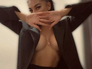 Еротски видео цхат JulieWerb