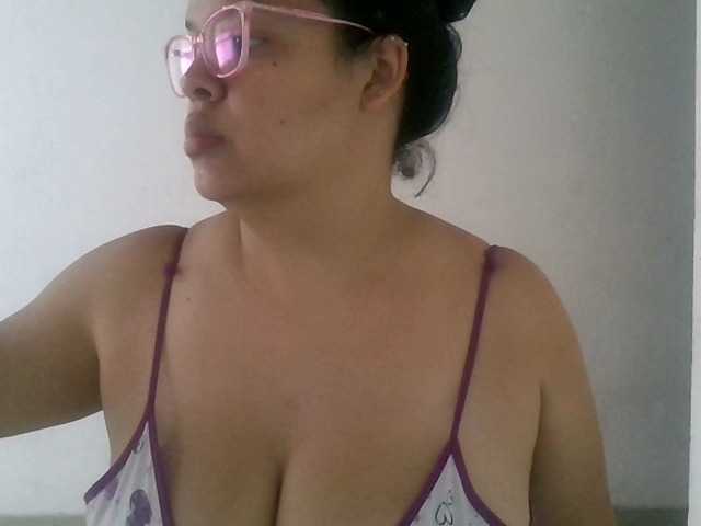 Фотографије karlaroberts7 hi happy horny sunday ... make me cum #bigboobs #anal #bigpussylips #latina #curvy