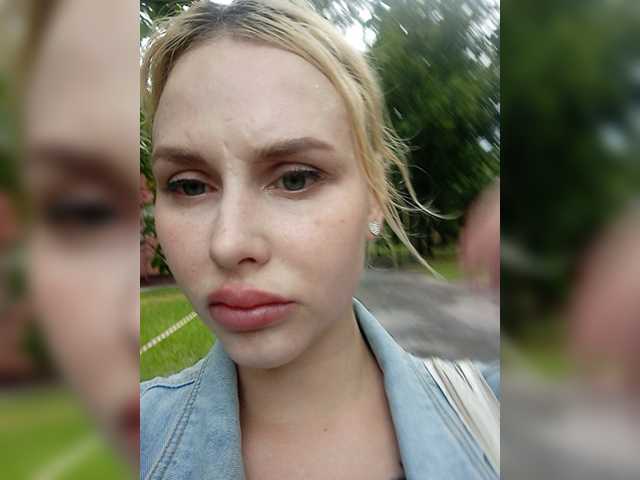 Емитовање снимка екрана KateHotXXX