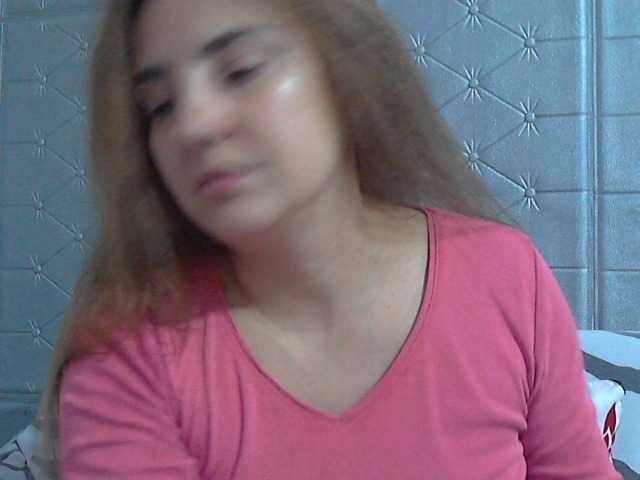 Емитовање снимка екрана KATYDIAZ