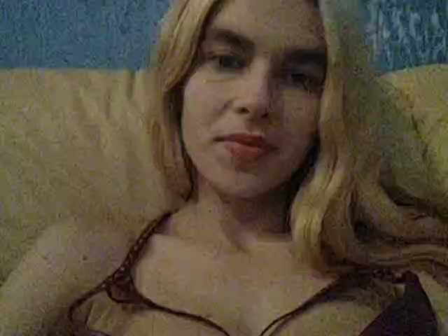 Емитовање снимка екрана KelliQCherry