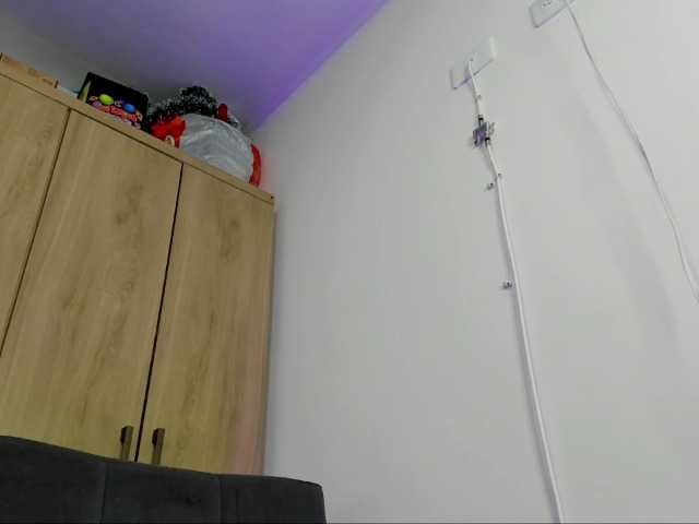 Емитовање снимка екрана Kendall-sexy