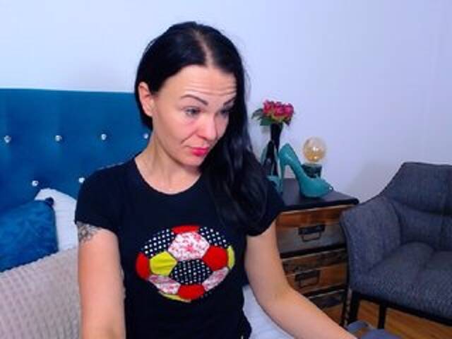 Емитовање снимка екрана KendallLUXE