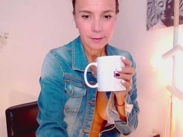 Емитовање снимка екрана KendraCole