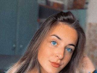 Еротски видео цхат KileyMinoww