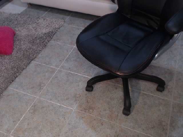 Емитовање снимка екрана KimMonroex