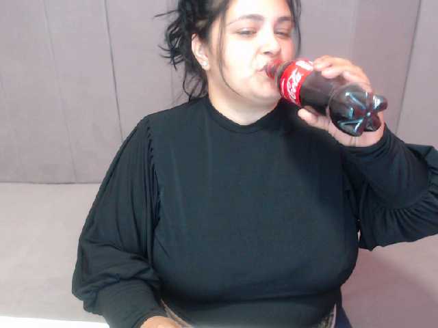 Фотографије KinkycurvyAss hey guys welcome in my lovense is on make me wet and squirt muahhh@Notice: Lovense Lush - Interactive Toy That Responds to Your Tips Notice ENJOY MY BIRTH