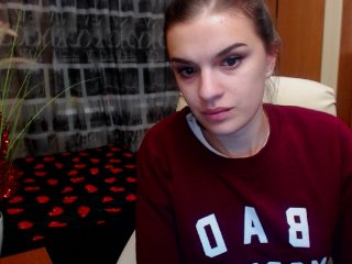 Емитовање снимка екрана KiraHott