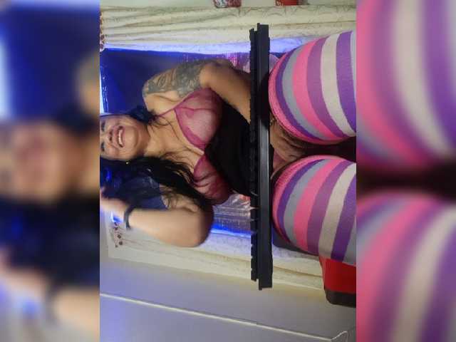 Емитовање снимка екрана Kittyhotlady