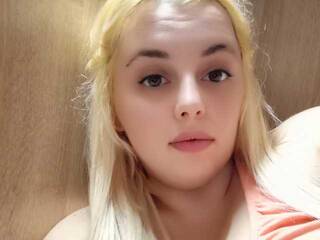 Еротски видео цхат KoketkaCute