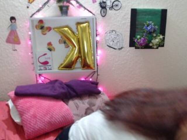 Емитовање снимка екрана KylieDaniiels