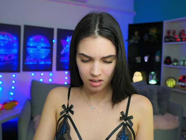 Фотографије KylieQuinn018 I have to ask guys from america pls help me with some answer to me :) MAKE ME SQUIRT #teen #squirt #anal #dildo #18 Lovense Lush