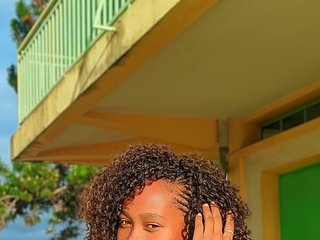 Еротски видео цхат Larah00