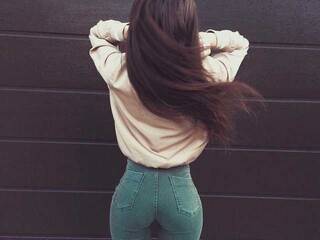 Еротски видео цхат Laura--kai