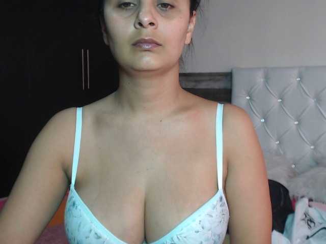 Фотографије laurenlove4u Lovense Lush on - Interactive Toy that vibrates with your Tips #lovense #natural #tits #latina #cum