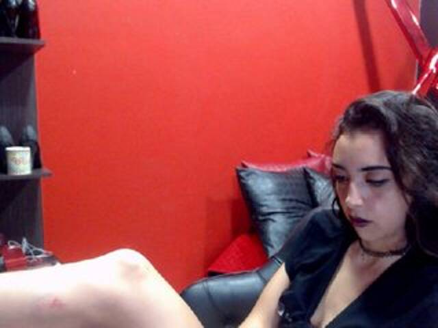 Емитовање снимка екрана LaylaMazee