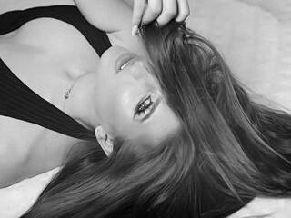 Еротски видео цхат LeylaLee