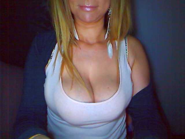 Фотографије Lilly66 hi boys, if u wish to play with me - i use a lots of apps and like to be in touch with my customers, to view u is 20 to see my body 30 :)