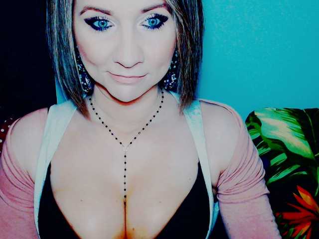 Фотографије Lilly666 hey guys, ready for fun? i view cams for 80 tok, to get preview of my body 90, LOVENSE LUSH Low 15, med 30, high 60, mic on, toys on.... and other things also :)