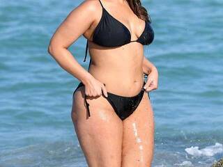 Еротски видео цхат LillyCollinss