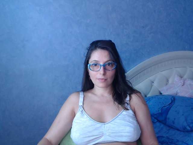 Фотографије LisaSweet23 hi boys welcome to my room to chat and for hot body to see naked in private))