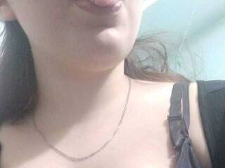 Еротски видео цхат LittleQueen20