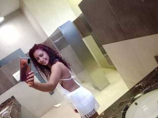 Еротски видео цхат LizzyPalmer