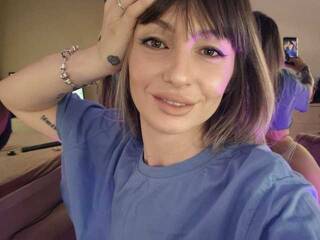 Еротски видео цхат LolaxCute