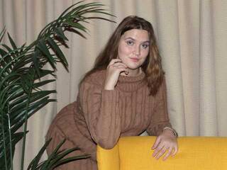 Еротски видео цхат LoraBrie