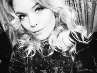 Еротски видео цхат LoraineKitten