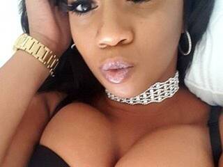 Еротски видео цхат LovelyMiaB