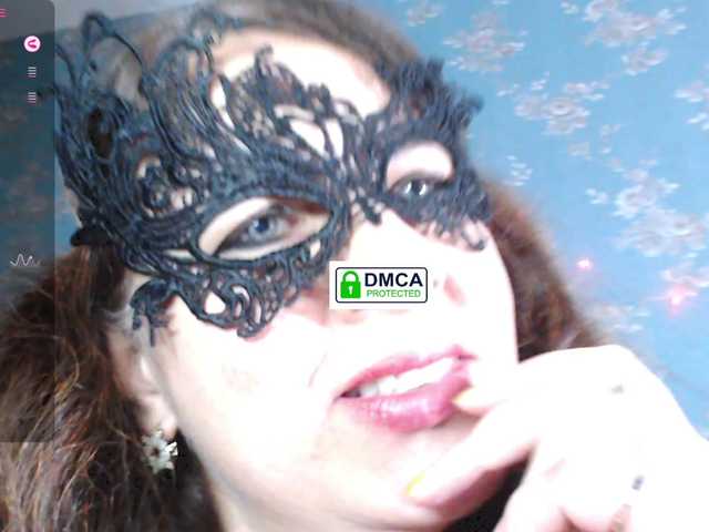 Емитовање снимка екрана LucianaSanders