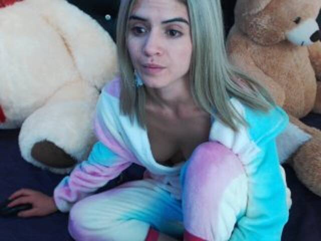 Емитовање снимка екрана lucycelest